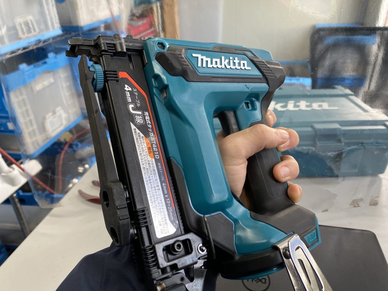 マキタ ST421D 18V 充電式タッカ J線 4mm makita