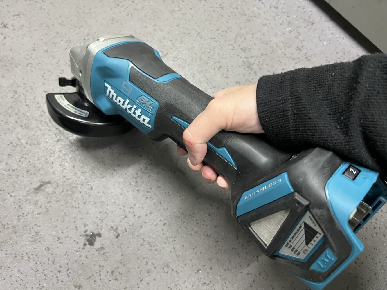 マキタ(makita)の充電式ディスクグラインダー、GA418Dを買い取りさせて